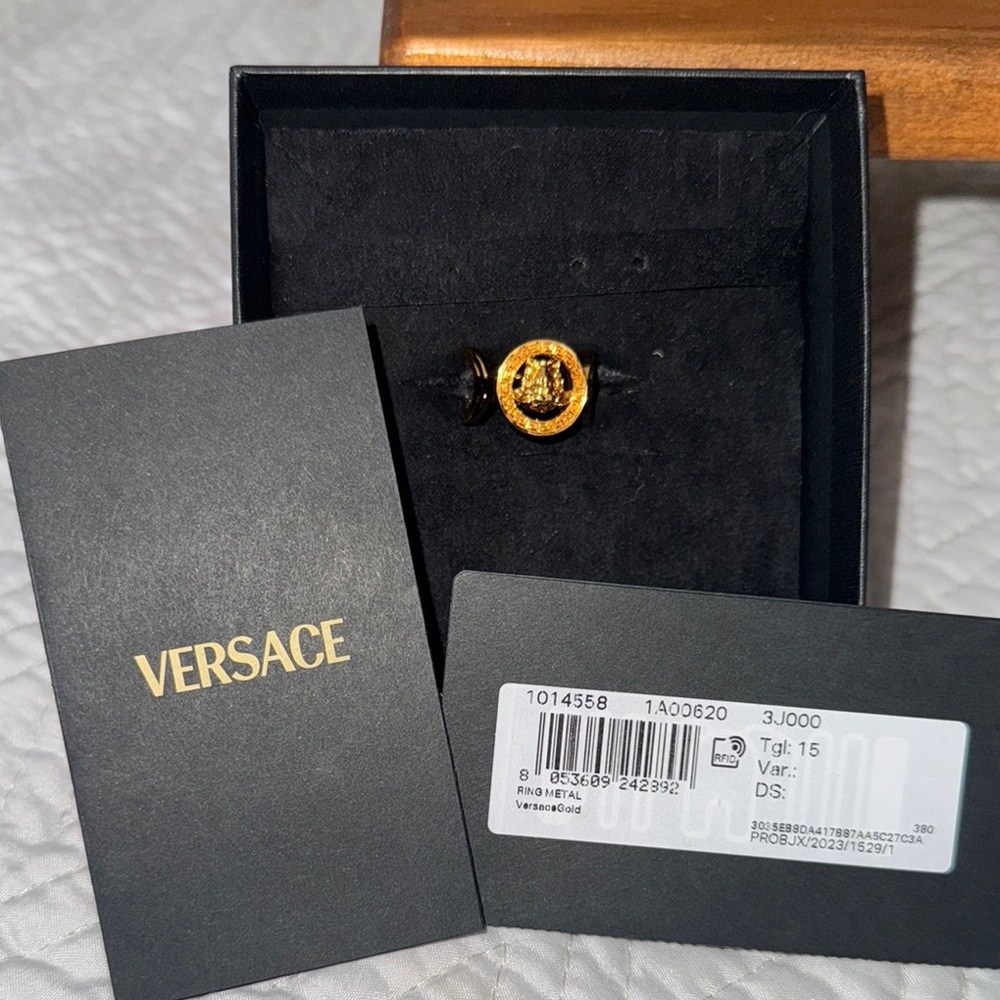 Versace Gold plated Ring with Bold Gemstone Design ( in stores 8M) NWT NIB - Picture 2 of 13
